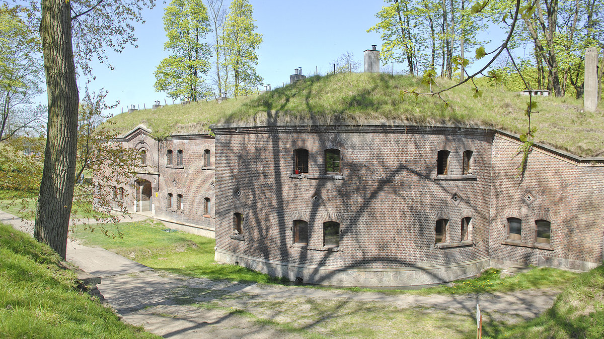 people caught having sex, Fort Gerhard, Polish military museum, military museum