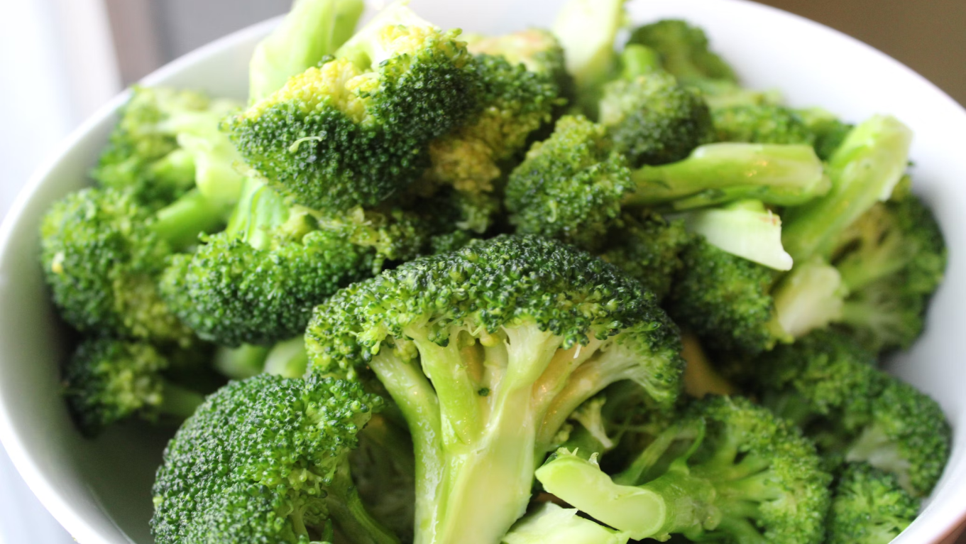 bowl of raw brocolli 