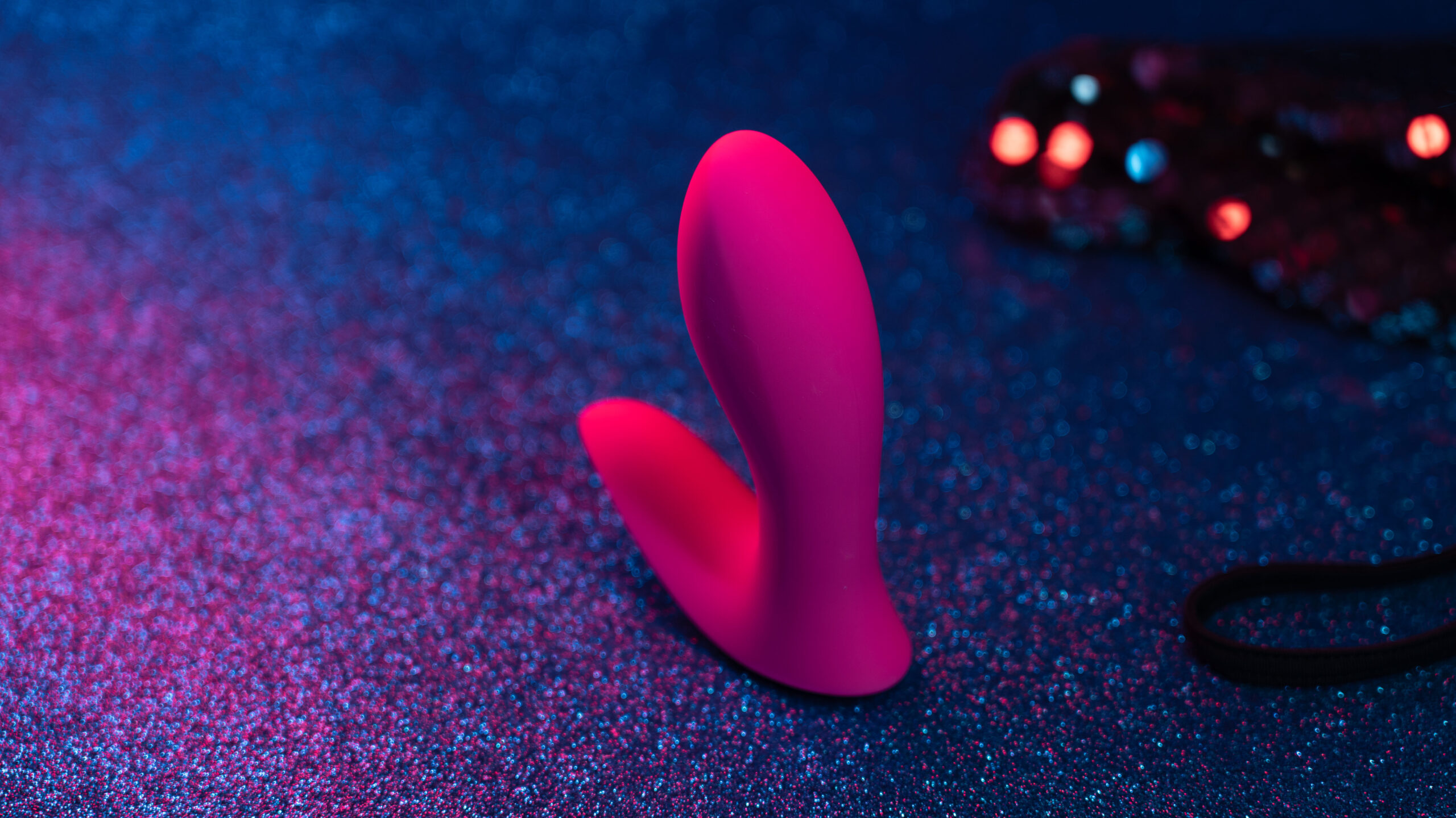 lovense flexer, come-hither sex toy, g-spot and clit vibrator