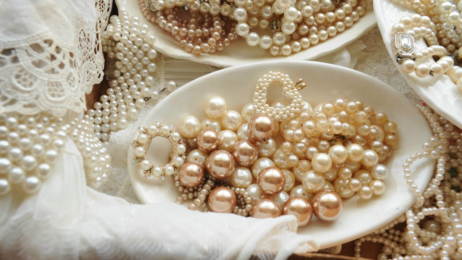 bowl of pearl jewelry