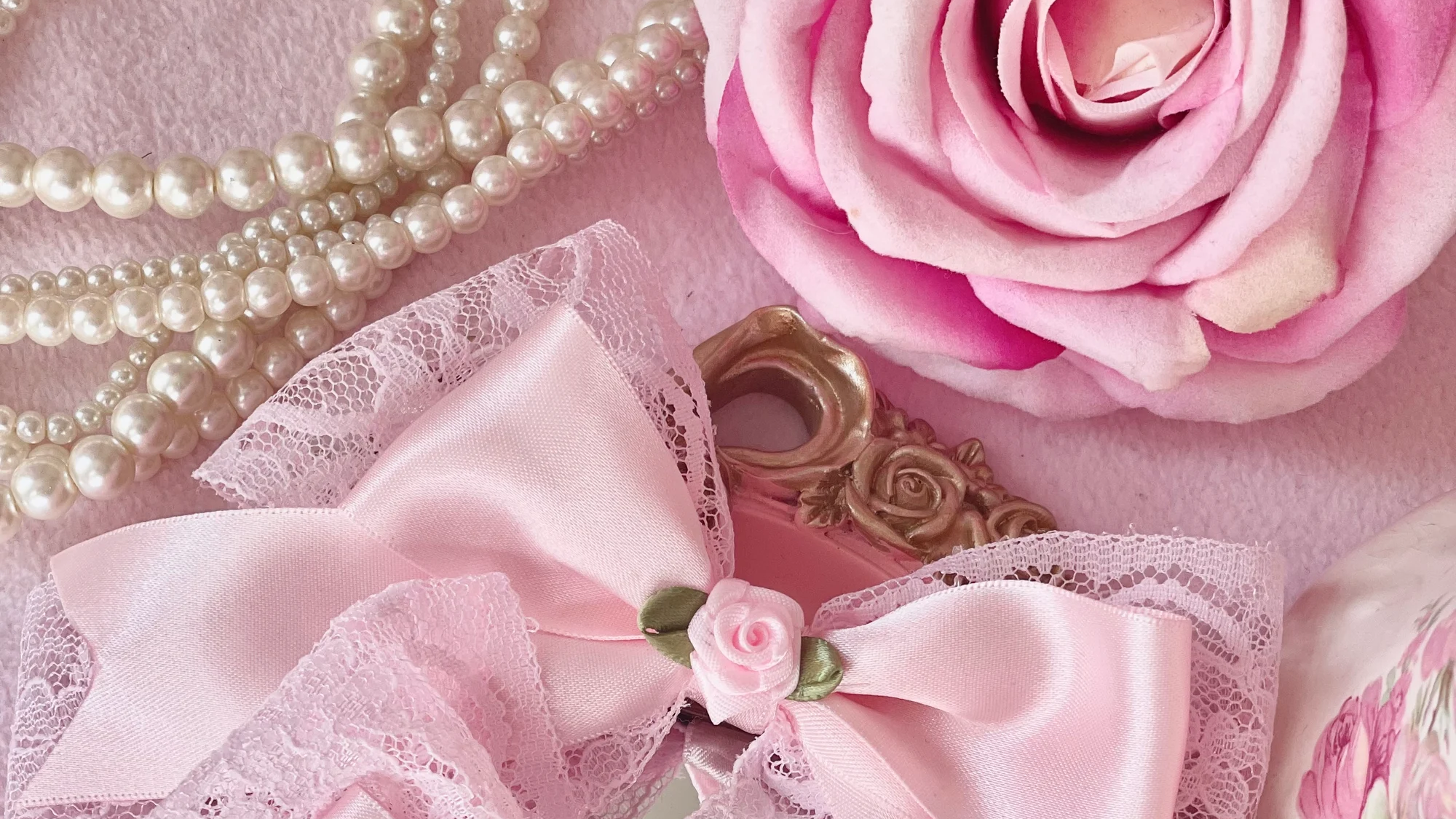 pink bow with pearls and pink rose, sissification shopping guide