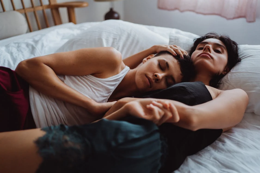 Quickie sex, spontaneous sex, romantic quickies, quickie sex guide and tips, lesbian couple in bed