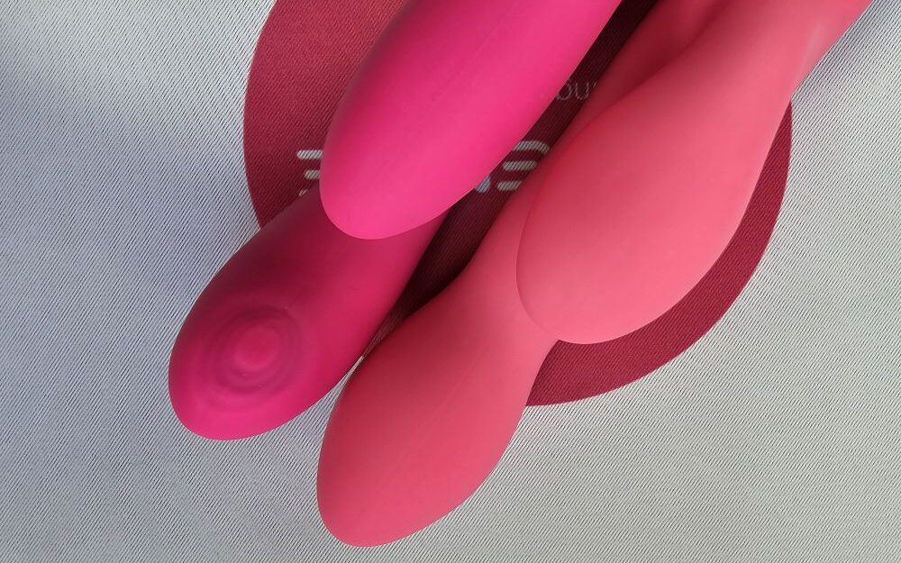 user-friendly app, solo play vibrators, partnered play vibrators, camming vibrators, discreet vibrators, silent vibrators, versatile vibrators, comfortable fit, Osci 3 vs. Nora